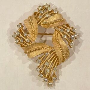 Vintage Crown Trifari Gold Tone Rhinestone Brooch Spray Twisted Twirl